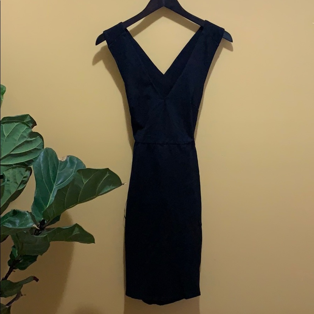 Black bodycon dress